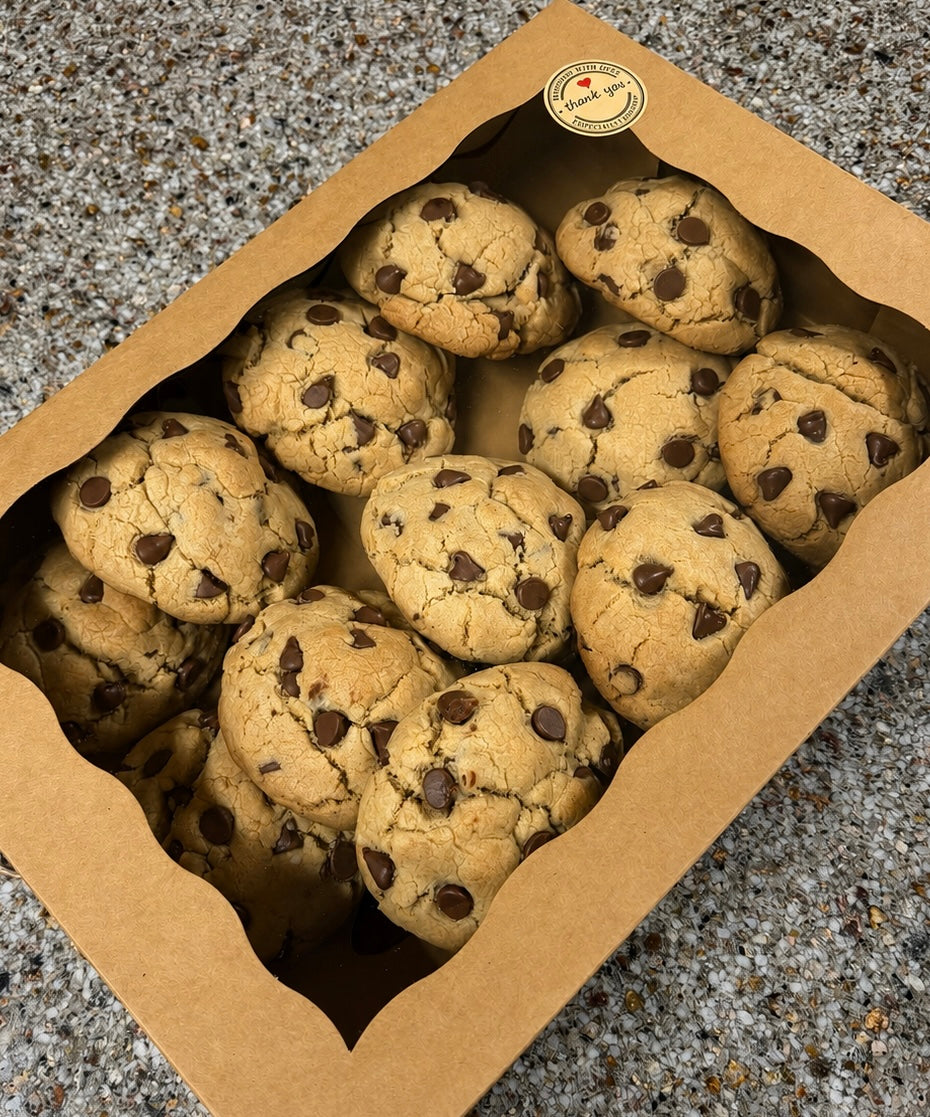 JUMBO Chocolate Chip Cookie